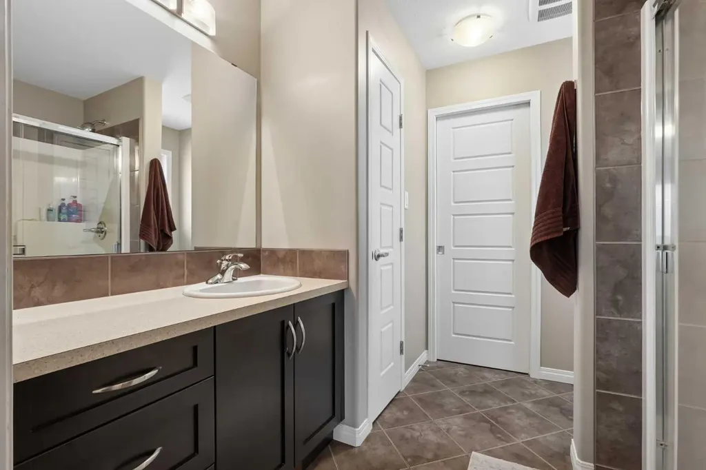 19 Riverland Close W Lethbridge AB T1K5T5