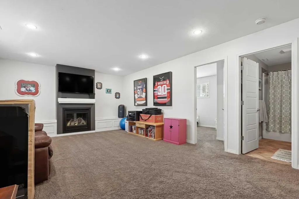 19 Riverland Close W Lethbridge AB T1K5T5