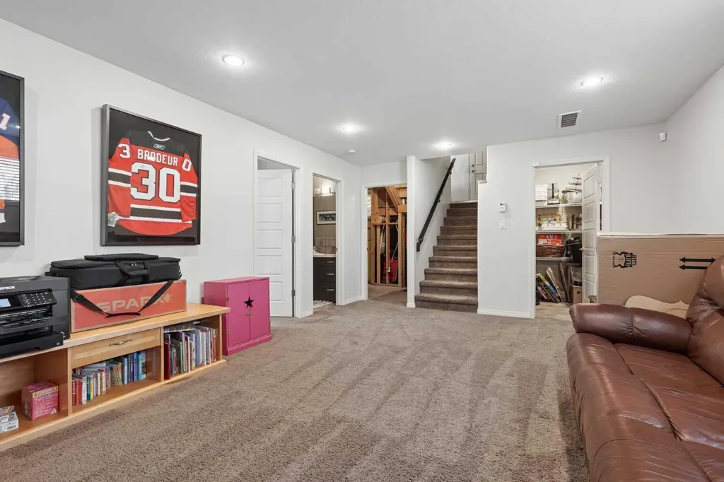 19 Riverland Close W Lethbridge AB T1K5T5