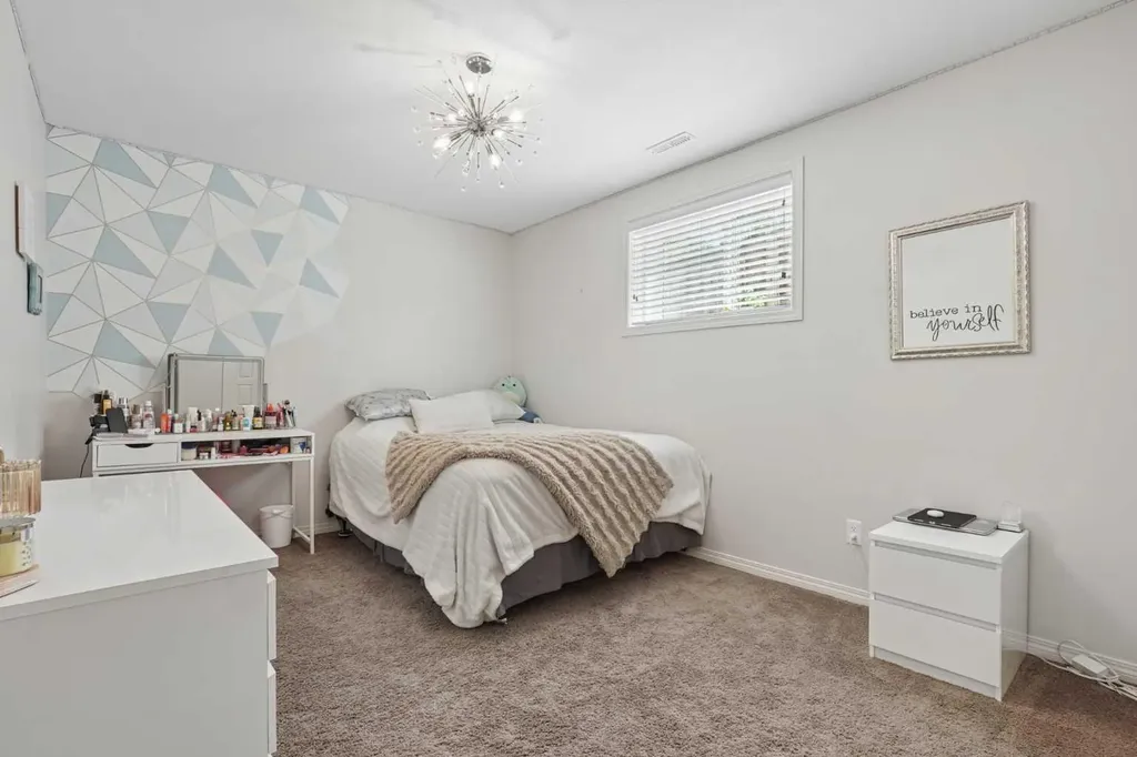 19 Riverland Close W Lethbridge AB T1K5T5