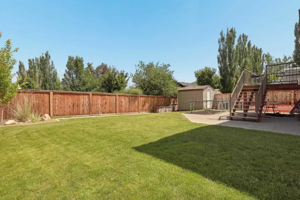 19 Riverland Close W Lethbridge AB T1K5T5