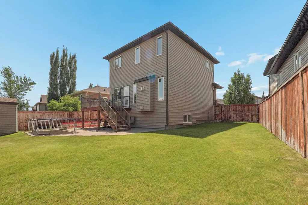 19 Riverland Close W Lethbridge AB T1K5T5