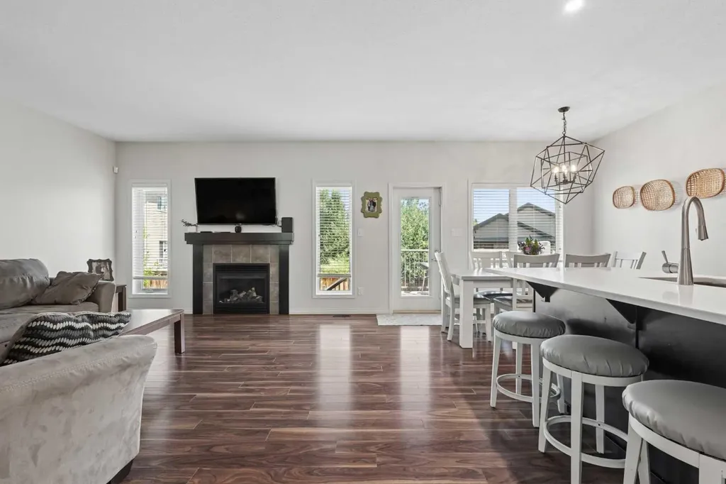 19 Riverland Close W Lethbridge AB T1K5T5