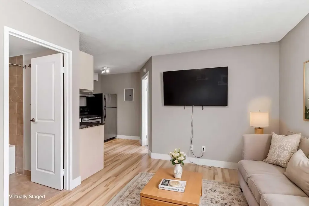 315 9a Street NW Calgary AB T2N1T7