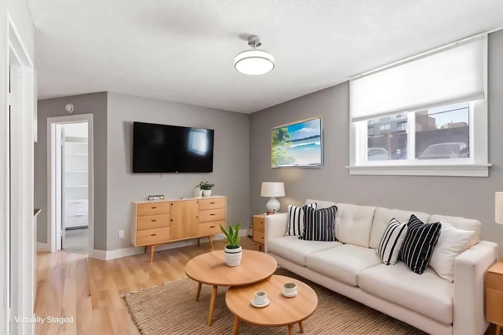 315 9a Street NW Calgary AB T2N1T7