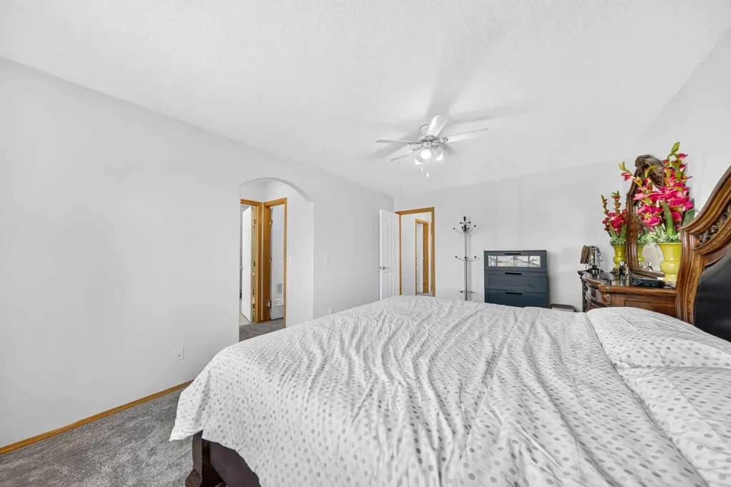 125 Tarawood Place NE Calgary AB T3J 5B4