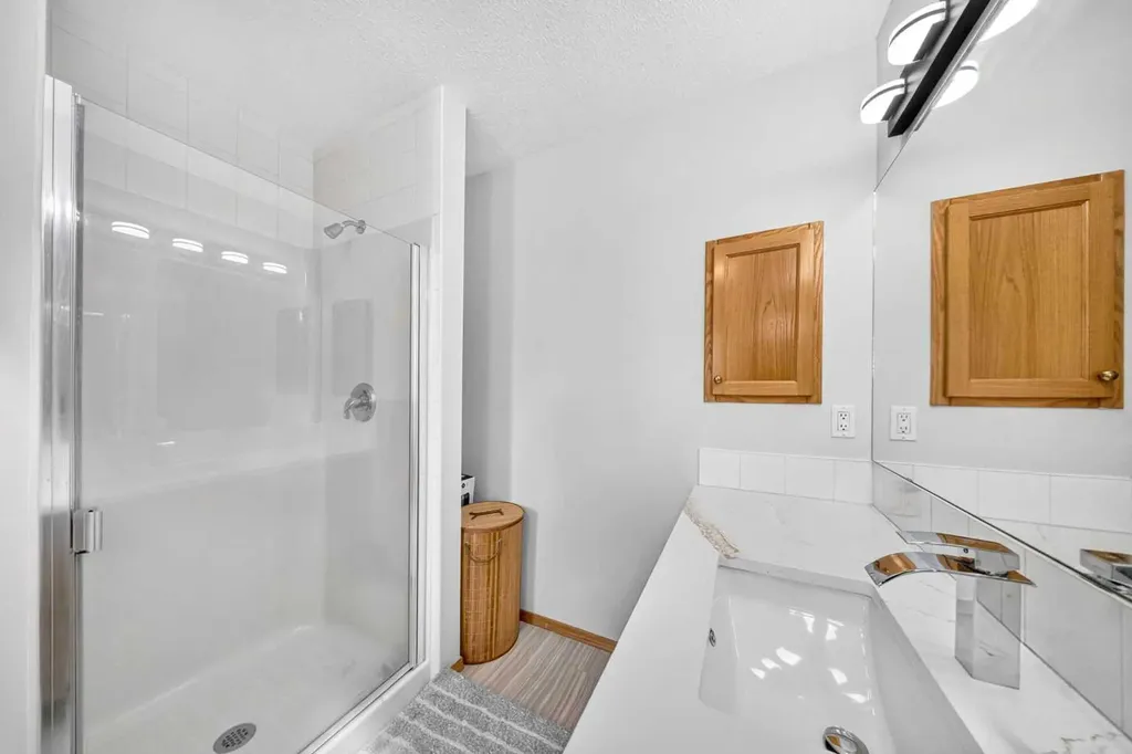 125 Tarawood Place NE Calgary AB T3J 5B4