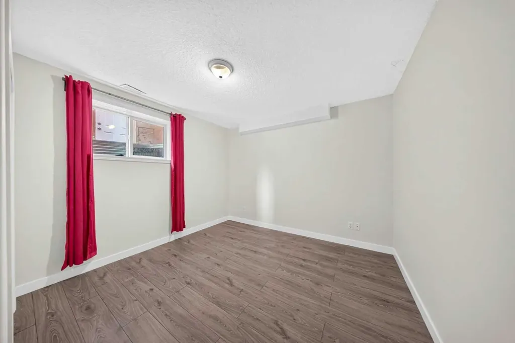 125 Tarawood Place NE Calgary AB T3J 5B4