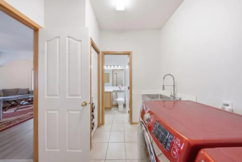 125 Tarawood Place NE Calgary AB T3J 5B4