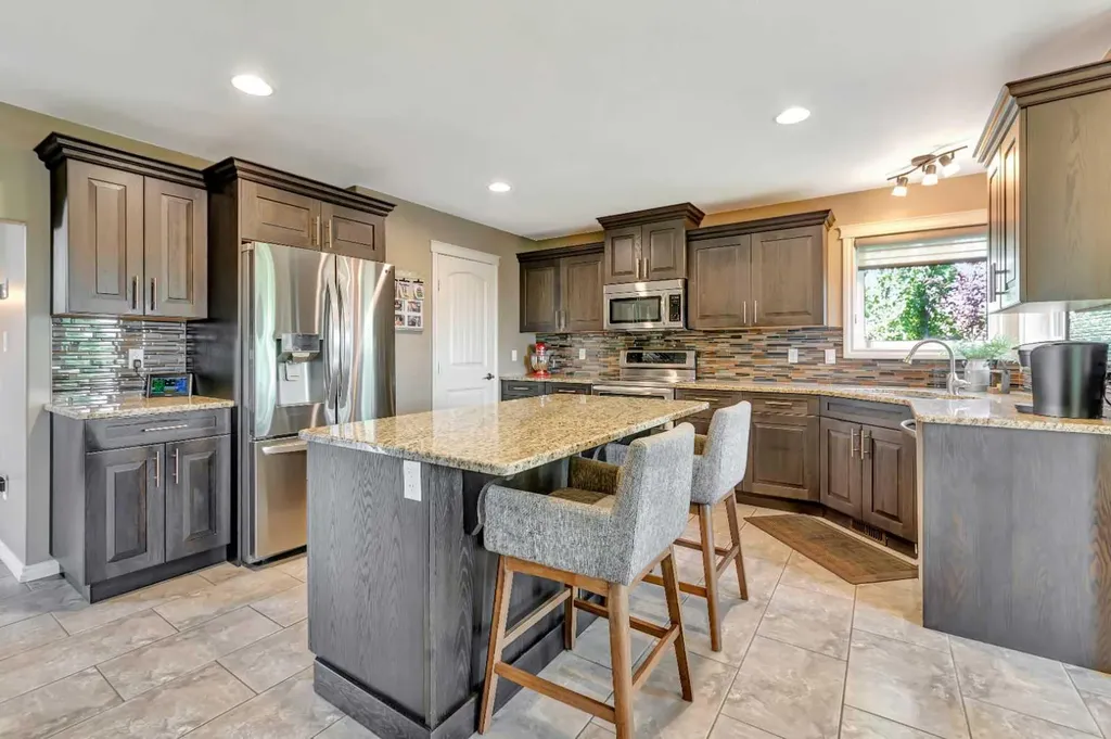 7416 29 Street Lloydminster AB T9V 3K3
