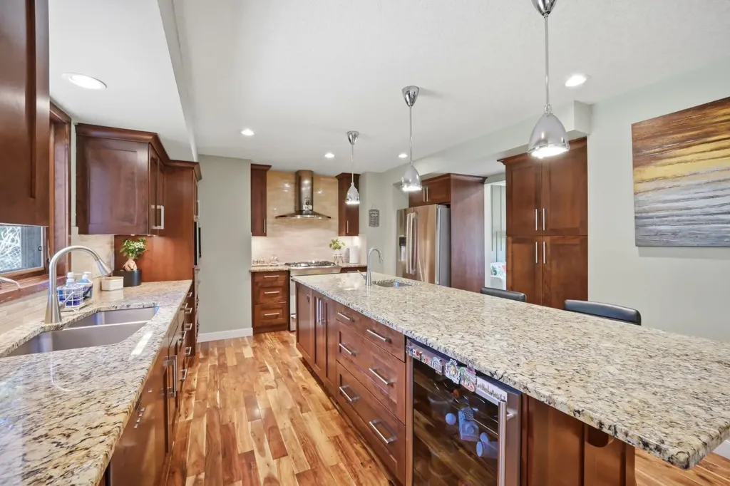 138 Shannon Hill SW Calgary AB T2Y2Y8