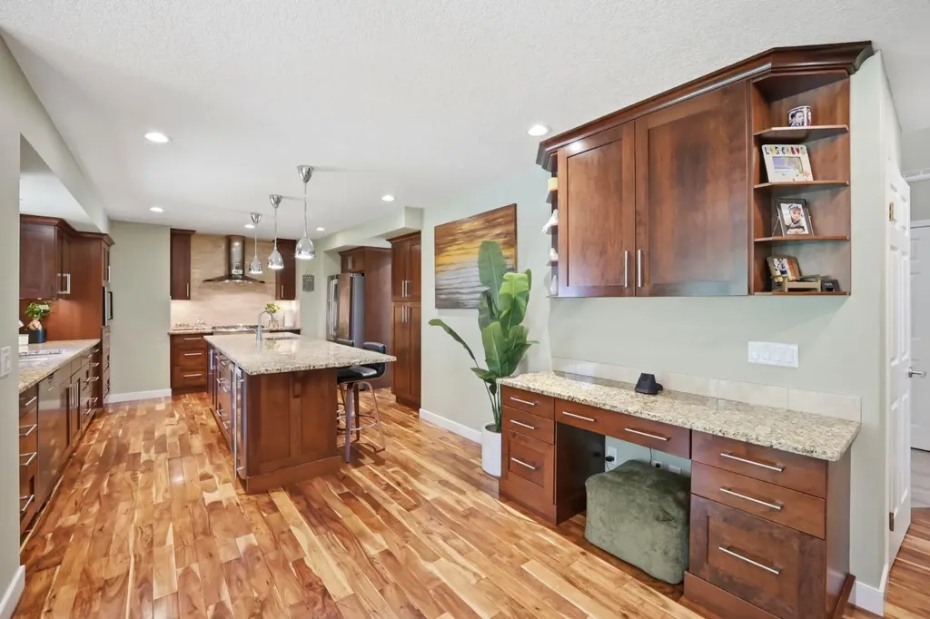 138 Shannon Hill SW Calgary AB T2Y2Y8