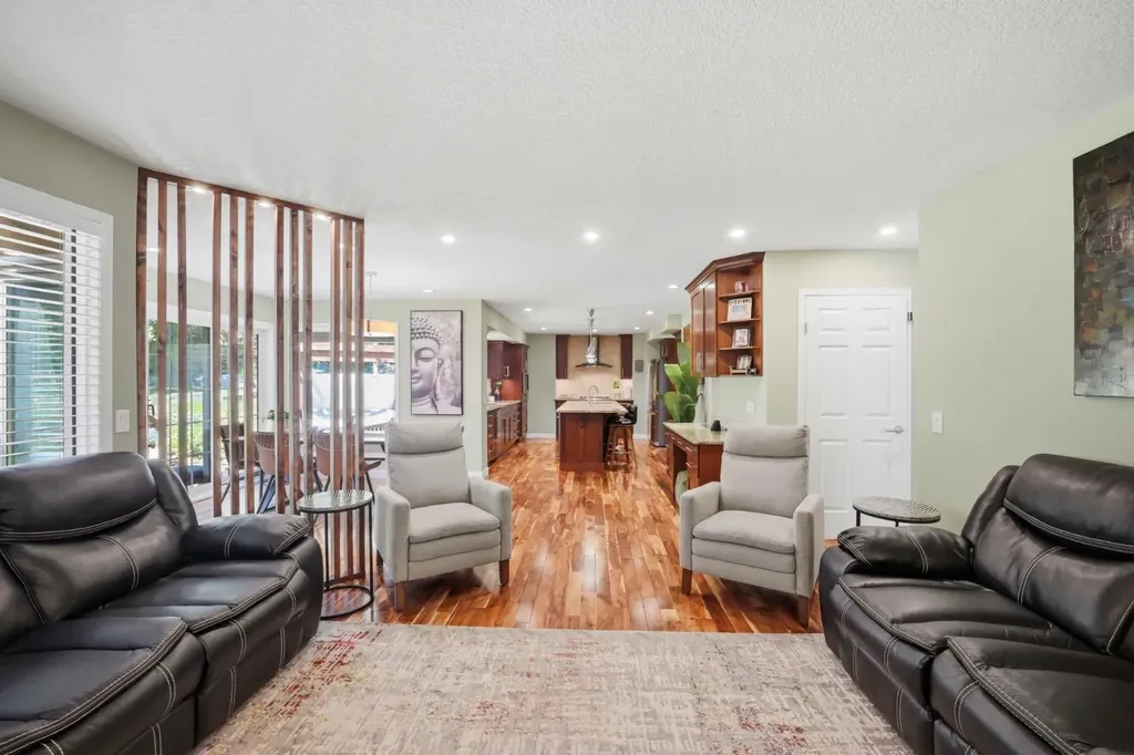 138 Shannon Hill SW Calgary AB T2Y2Y8