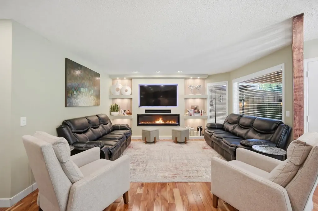 138 Shannon Hill SW Calgary AB T2Y2Y8