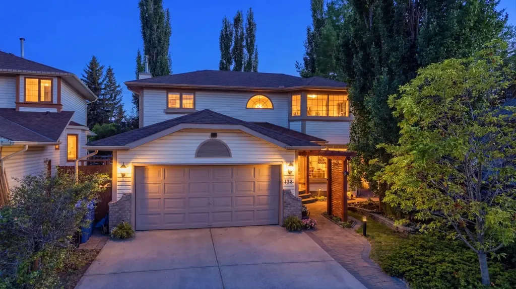 138 Shannon Hill SW Calgary AB T2Y2Y8