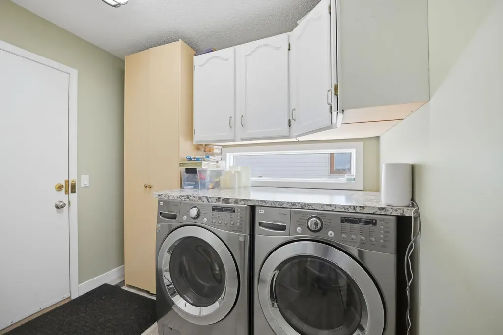 138 Shannon Hill SW Calgary AB T2Y2Y8