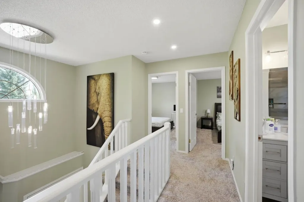138 Shannon Hill SW Calgary AB T2Y2Y8