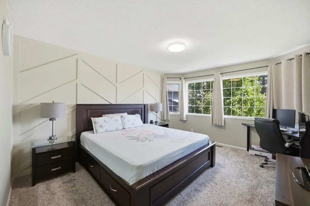 138 Shannon Hill SW Calgary AB T2Y2Y8