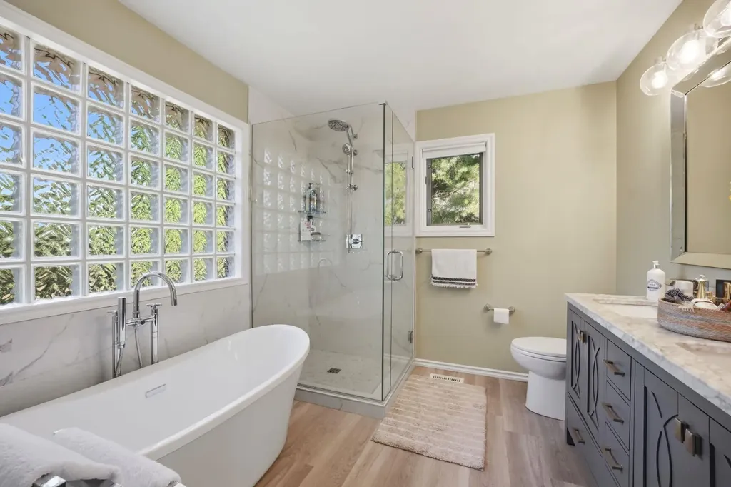 138 Shannon Hill SW Calgary AB T2Y2Y8