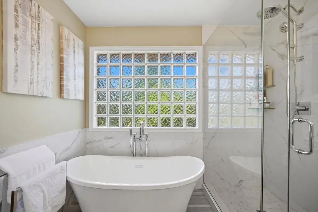 138 Shannon Hill SW Calgary AB T2Y2Y8