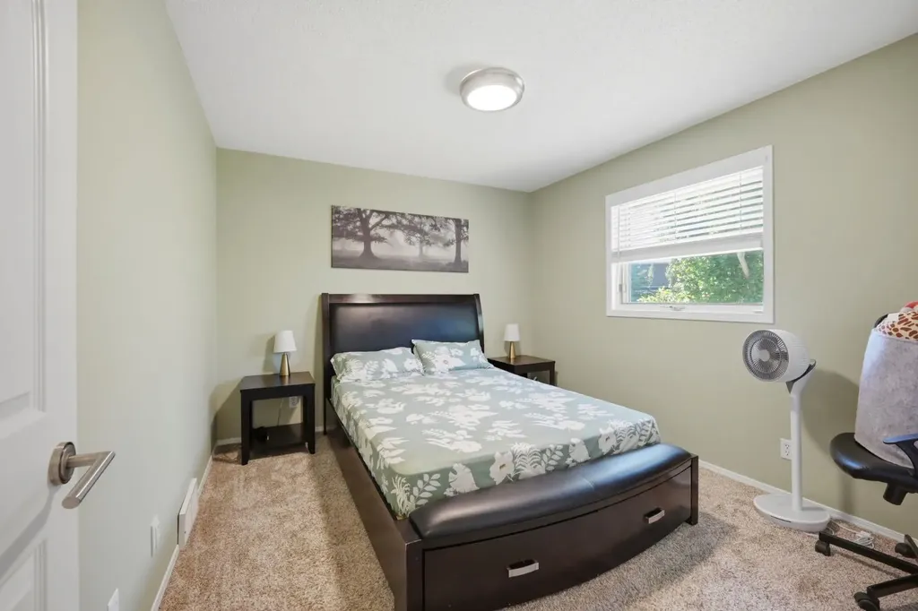 138 Shannon Hill SW Calgary AB T2Y2Y8