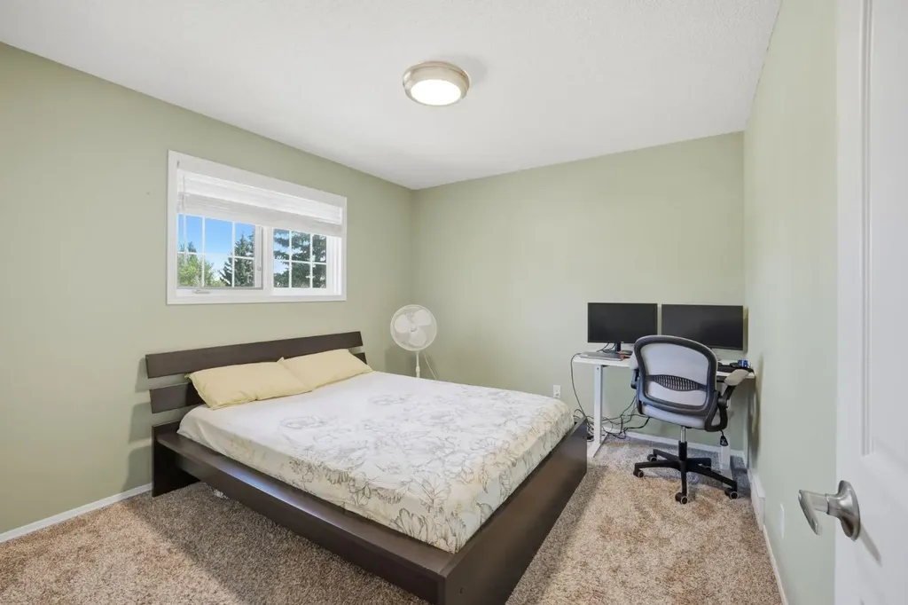 138 Shannon Hill SW Calgary AB T2Y2Y8