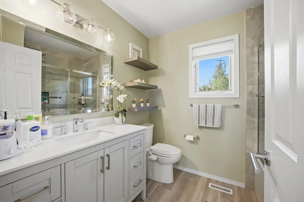 138 Shannon Hill SW Calgary AB T2Y2Y8