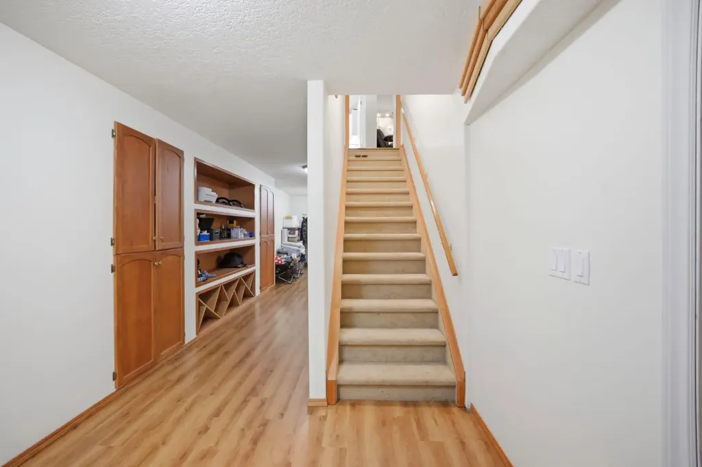138 Shannon Hill SW Calgary AB T2Y2Y8