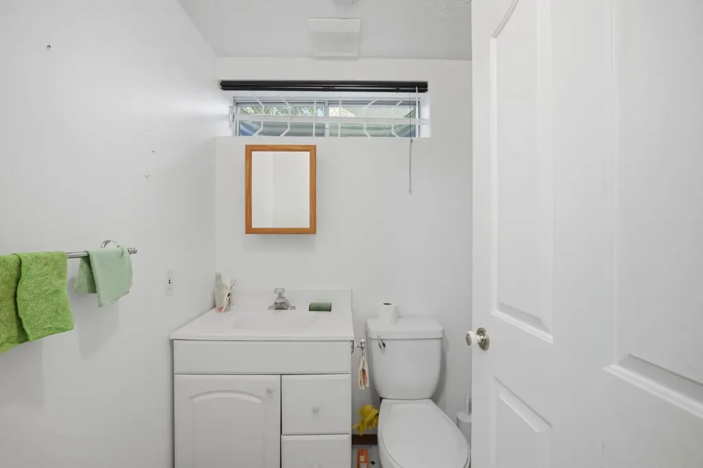 138 Shannon Hill SW Calgary AB T2Y2Y8
