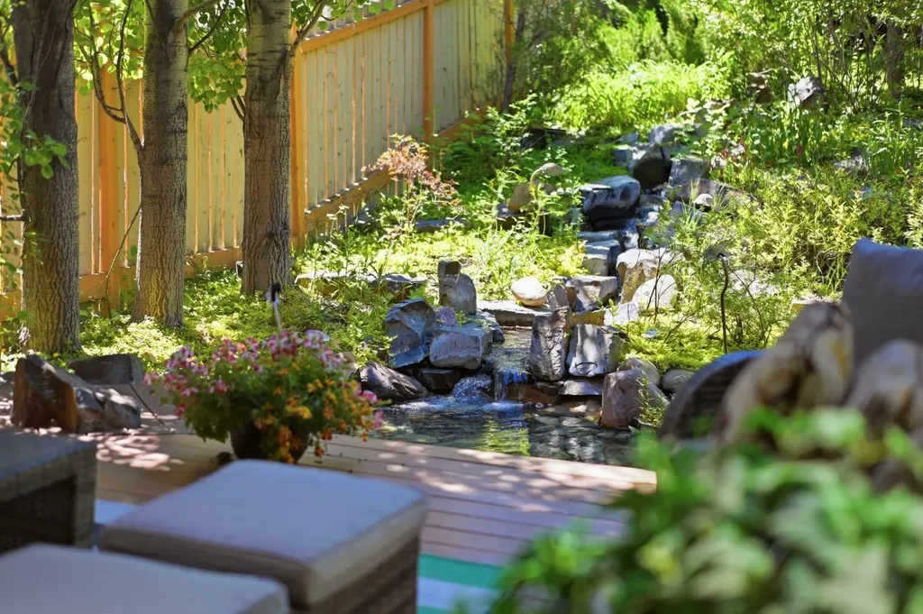 138 Shannon Hill SW Calgary AB T2Y2Y8