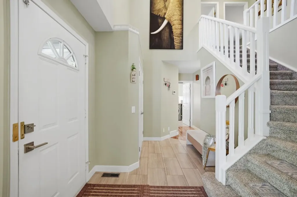 138 Shannon Hill SW Calgary AB T2Y2Y8