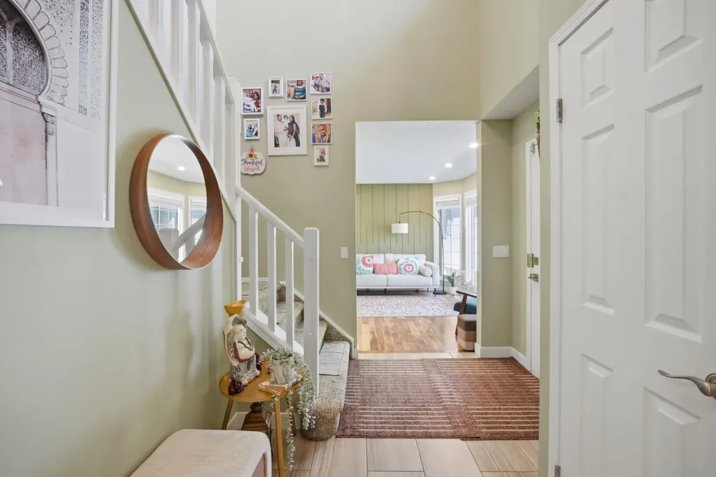 138 Shannon Hill SW Calgary AB T2Y2Y8