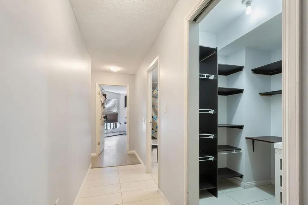 1900 25a Street SW Calgary AB T3E 1Y5