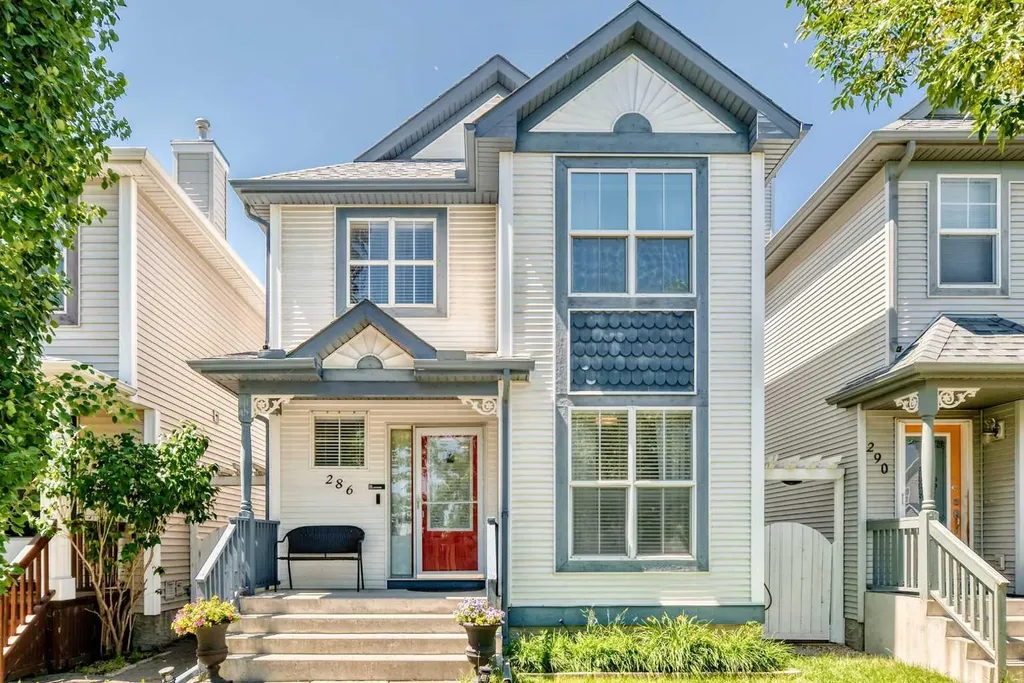 286 Prestwick Circle SE Calgary AB T2Z 3X4