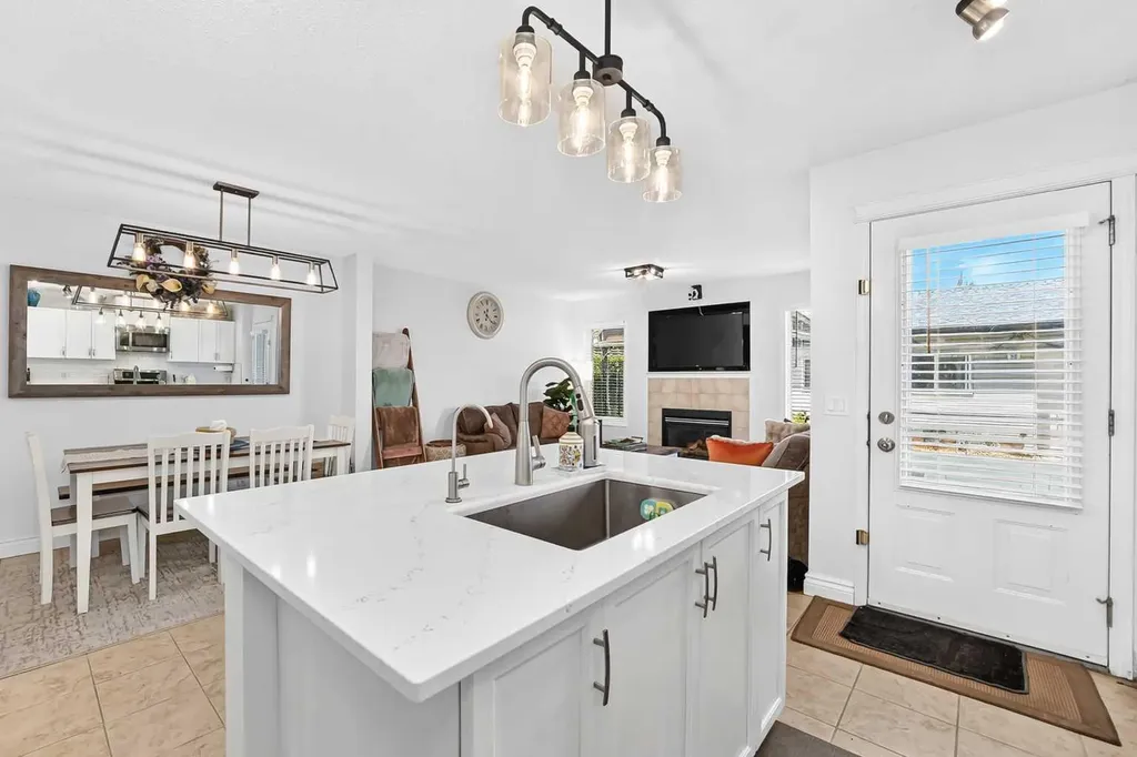 286 Prestwick Circle SE Calgary AB T2Z 3X4