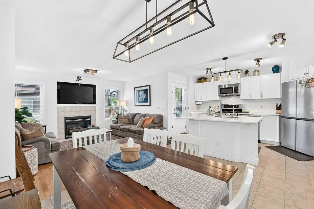 286 Prestwick Circle SE Calgary AB T2Z 3X4
