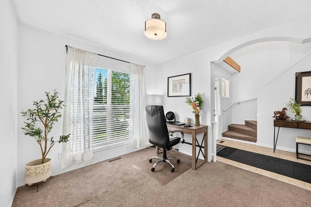 286 Prestwick Circle SE Calgary AB T2Z 3X4