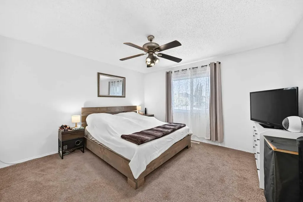 286 Prestwick Circle SE Calgary AB T2Z 3X4