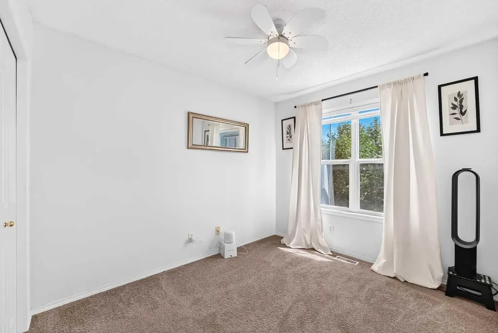 286 Prestwick Circle SE Calgary AB T2Z 3X4