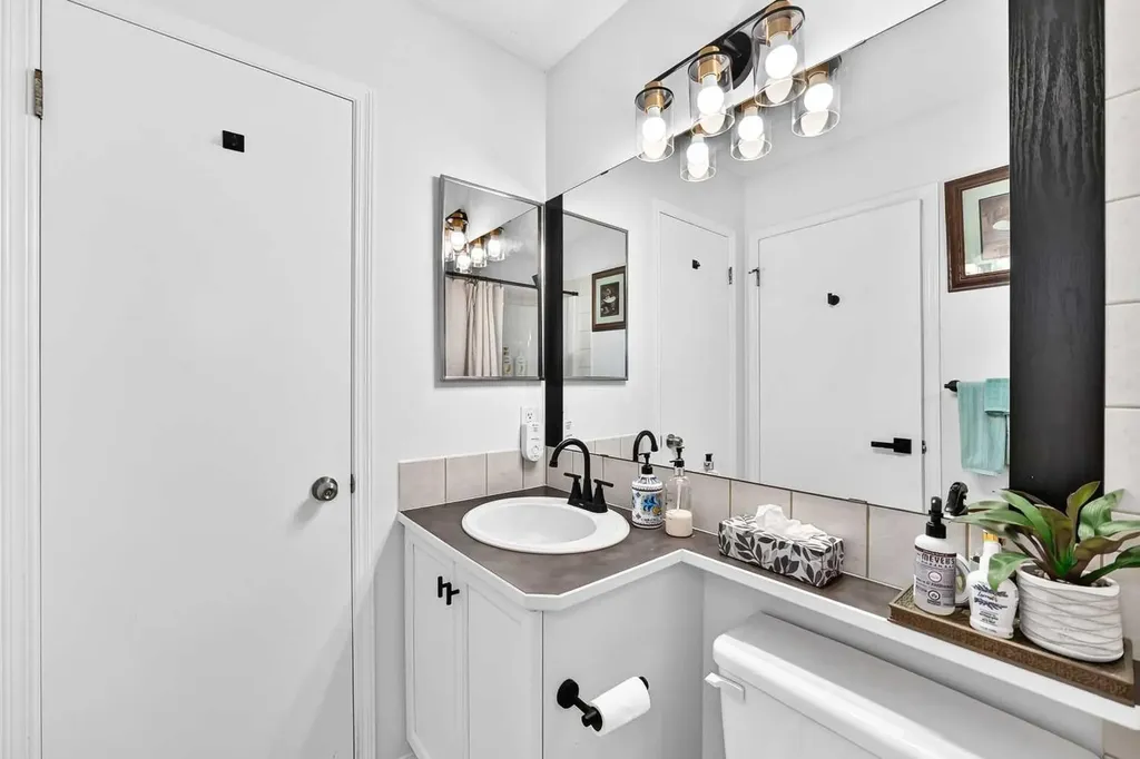 286 Prestwick Circle SE Calgary AB T2Z 3X4