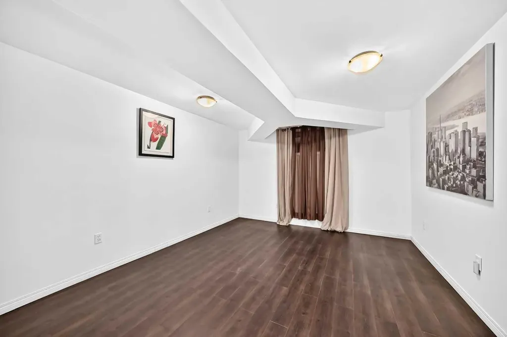 286 Prestwick Circle SE Calgary AB T2Z 3X4