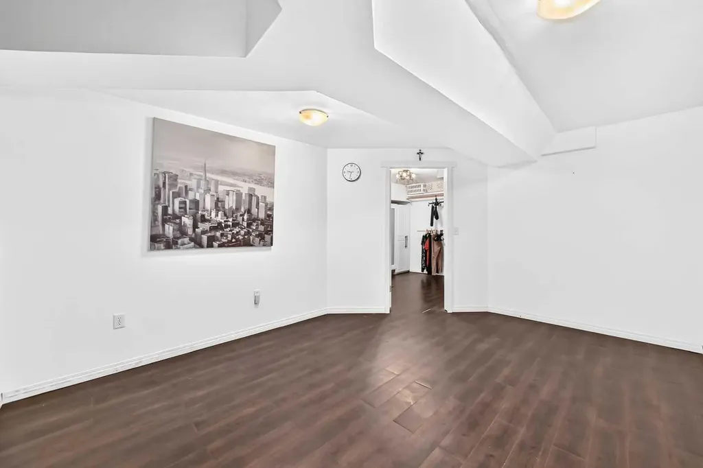 286 Prestwick Circle SE Calgary AB T2Z 3X4