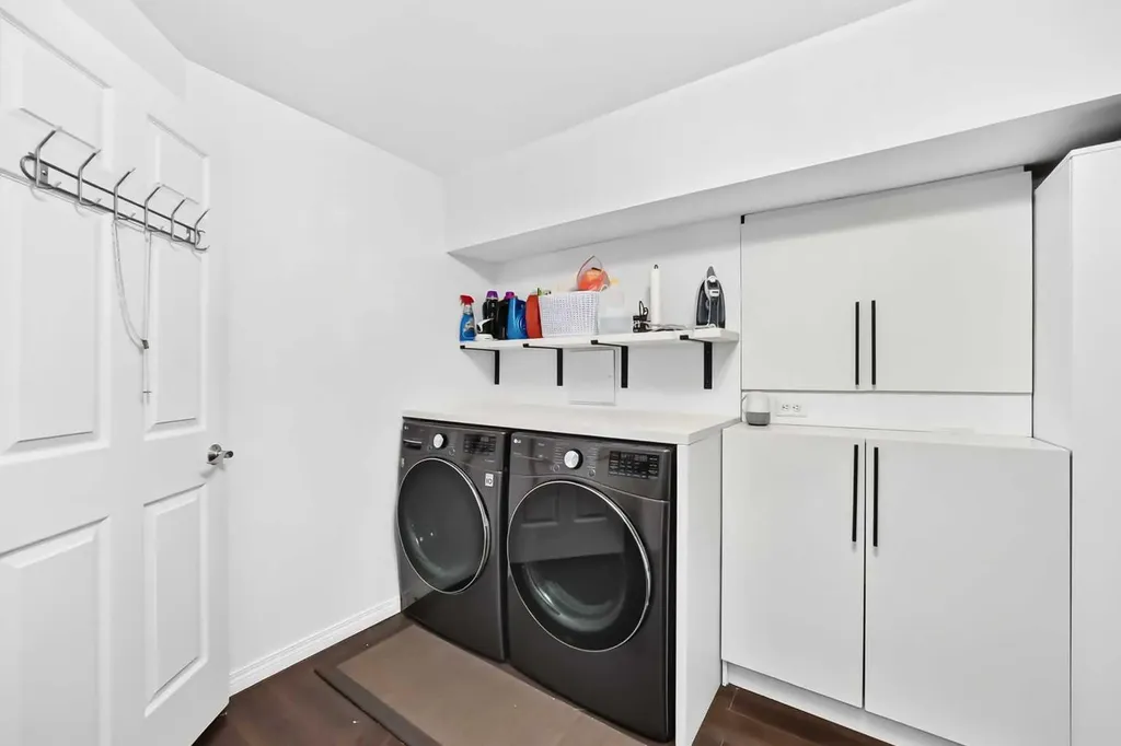 286 Prestwick Circle SE Calgary AB T2Z 3X4