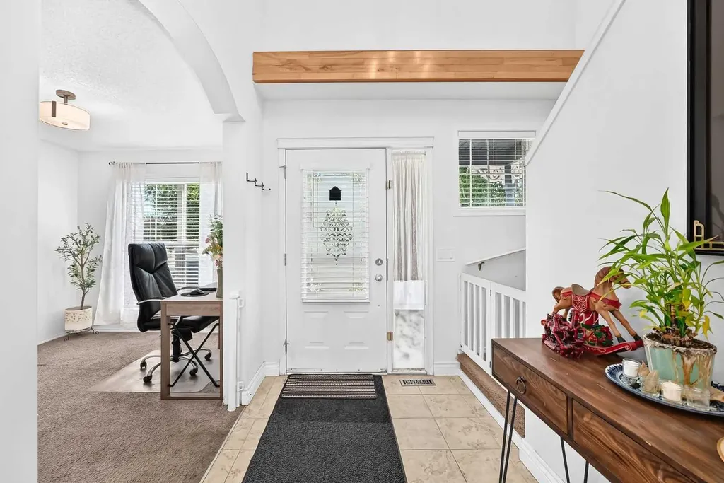 286 Prestwick Circle SE Calgary AB T2Z 3X4