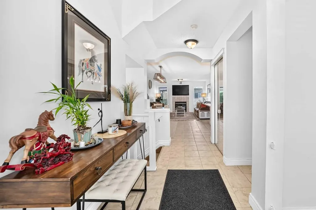 286 Prestwick Circle SE Calgary AB T2Z 3X4
