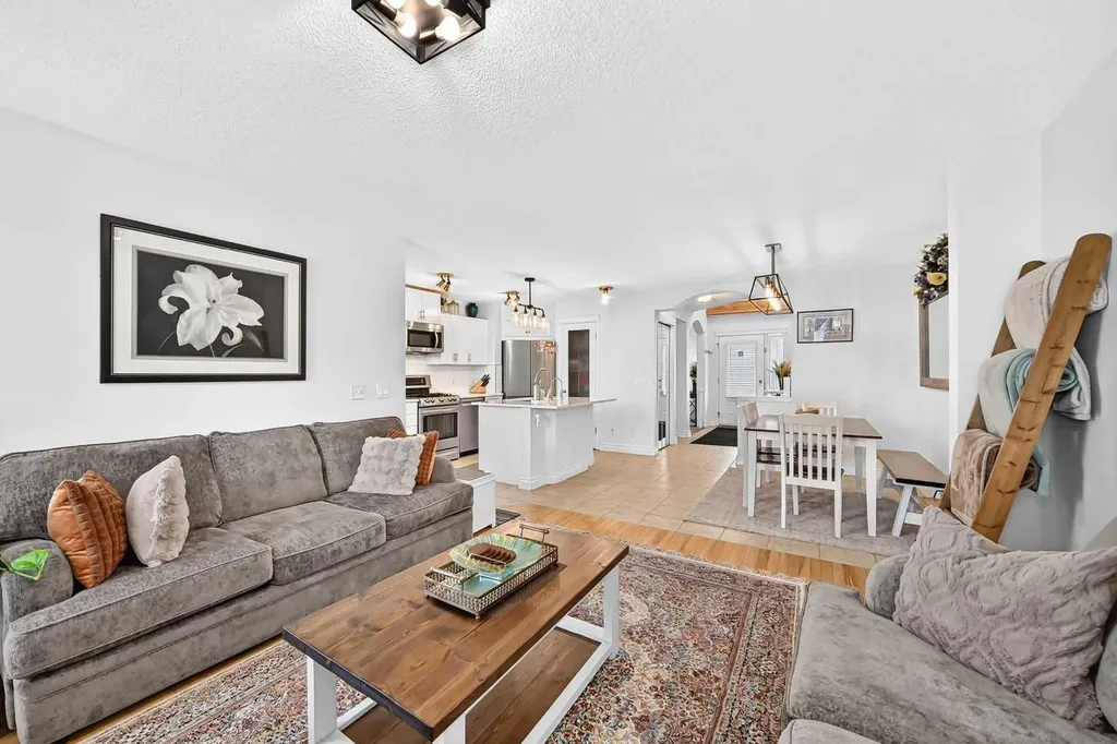 286 Prestwick Circle SE Calgary AB T2Z 3X4