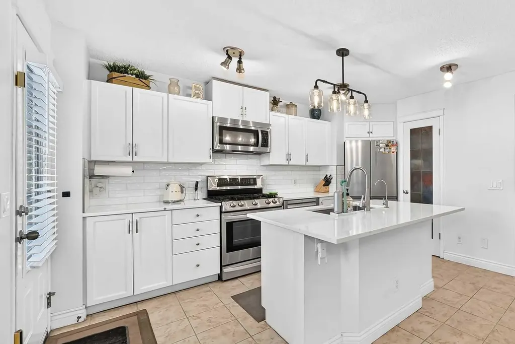 286 Prestwick Circle SE Calgary AB T2Z 3X4
