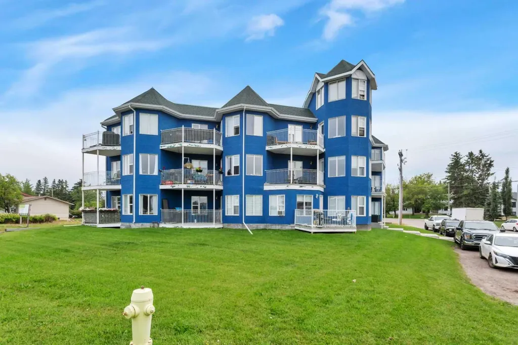 5135 Lakeshore Drive Sylvan Lake AB T4S 1E2