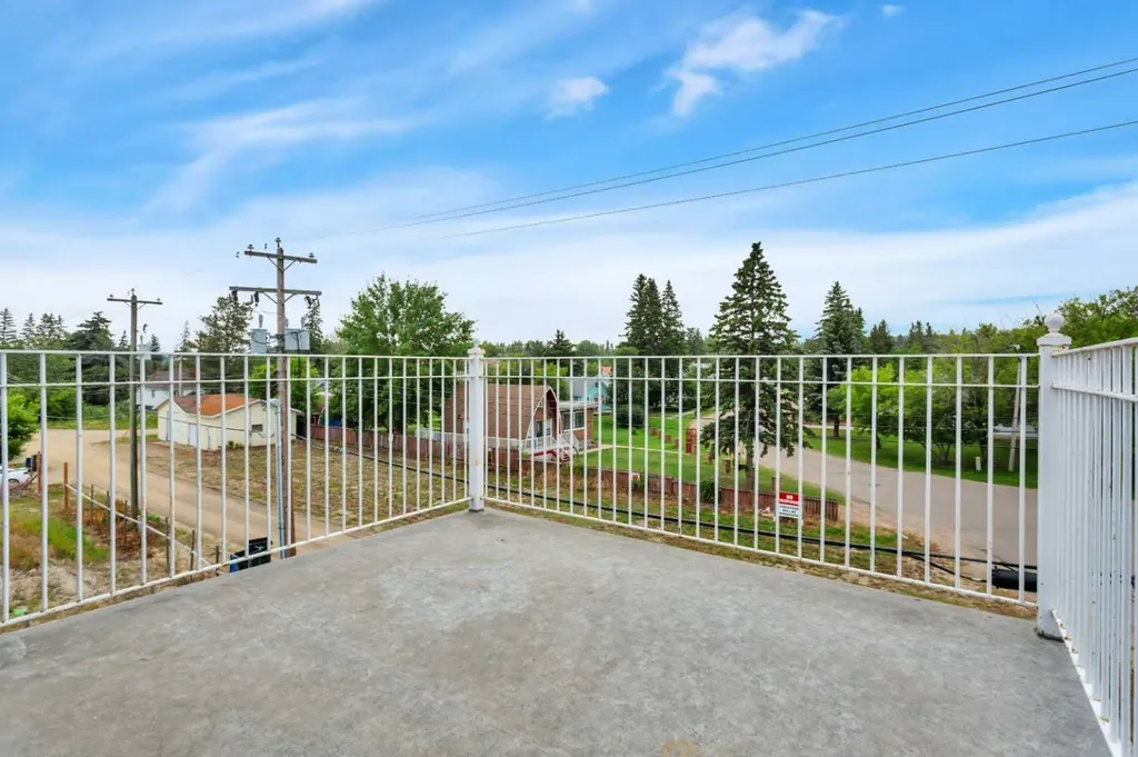 5135 Lakeshore Drive Sylvan Lake AB T4S 1E2