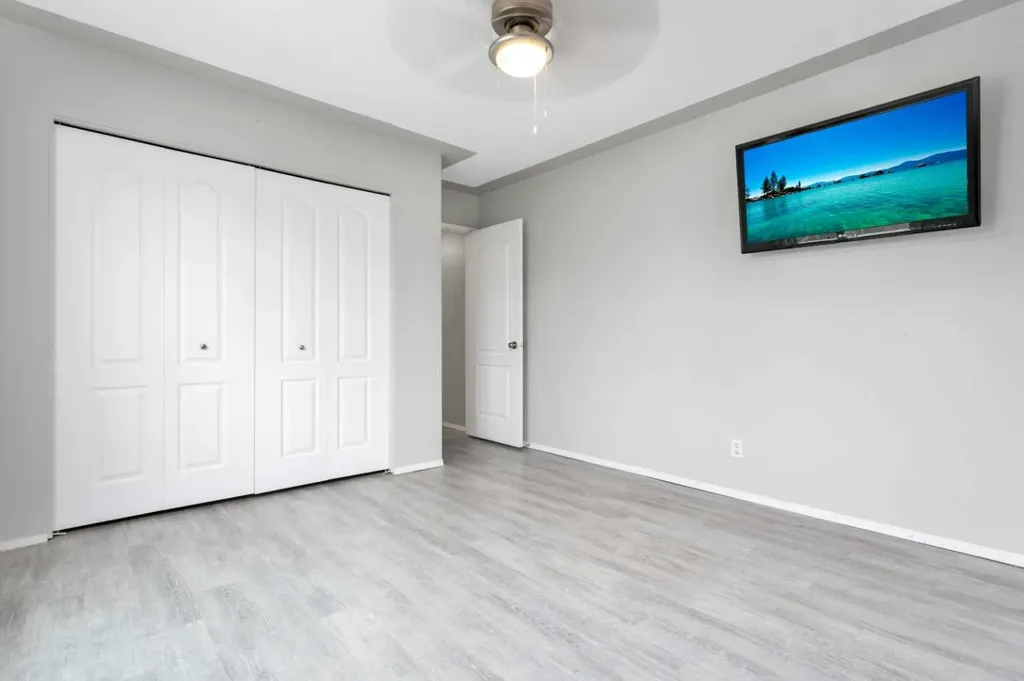 5135 Lakeshore Drive Sylvan Lake AB T4S 1E2